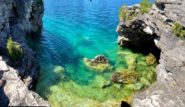 Grotto Grotto in Bruce Peninsula.(one of the best tourist attraction in summer). The panoramic view of The Grotto. It offers many outdoor activities like hiking, camping etc. bruce peninsula stock pictures, royalty-free photos & images
