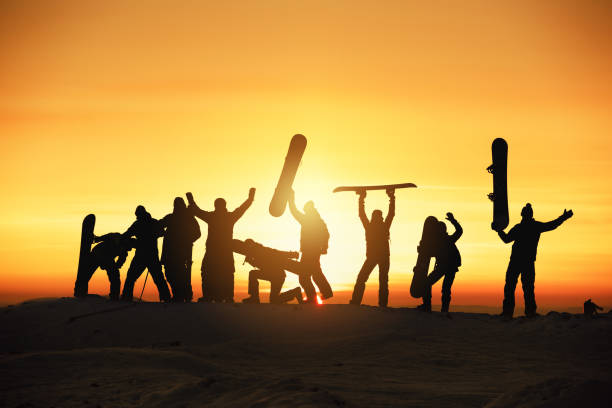 group happy ski snowboard skiing snowboarding concept - kemerovo imagens e fotografias de stock