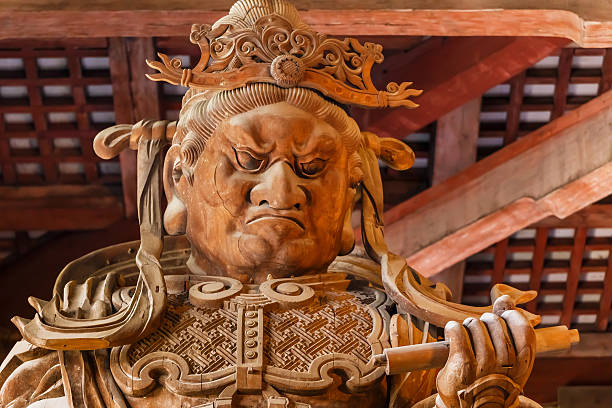 guardiana de los cuatro coners en templo todaiji de nara - ni��o fotografías e imágenes de stock