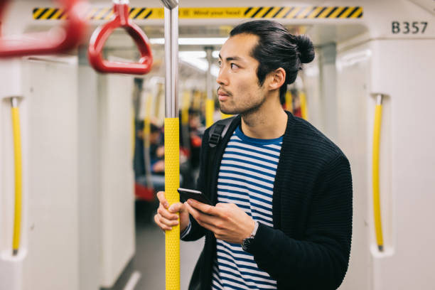 man rijdt een metro. - subway snapshot stockfoto's en -beelden