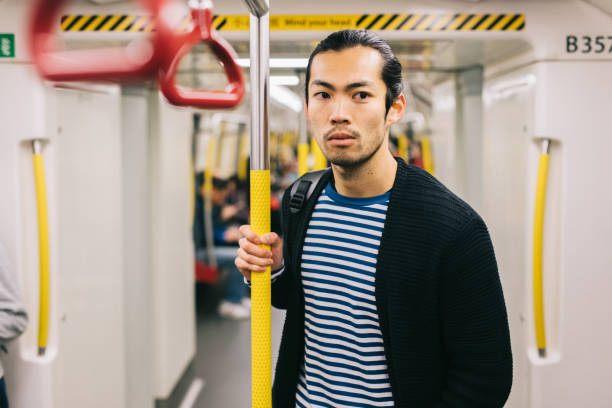 man rijdt een metro. - subway snapshot stockfoto's en -beelden