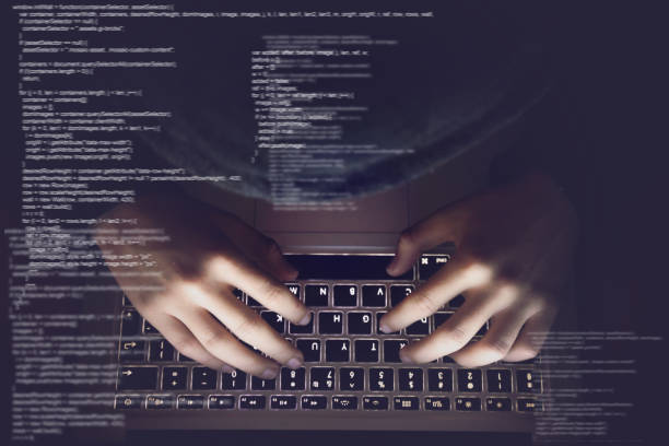 hacker internet delitos informáticos cyber ataque red seguridad protección mediante contraseña de código de programación - ciborg fotografías e imágenes de stock