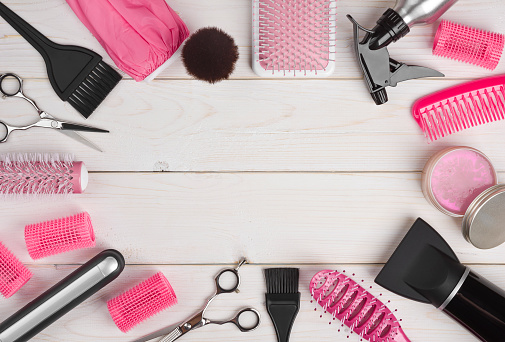 Photo libre de droit de Outils De Coiffure Sur Les Photo libre de droit de Outils De Coiffure Sur Les