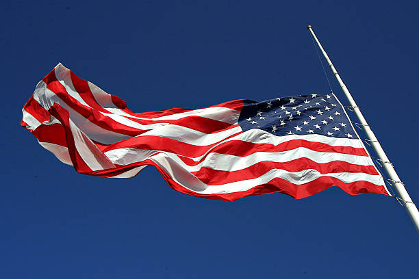 Half Mast American flag flying at half mast flag at half staff stock pictures, royalty-free photos & images