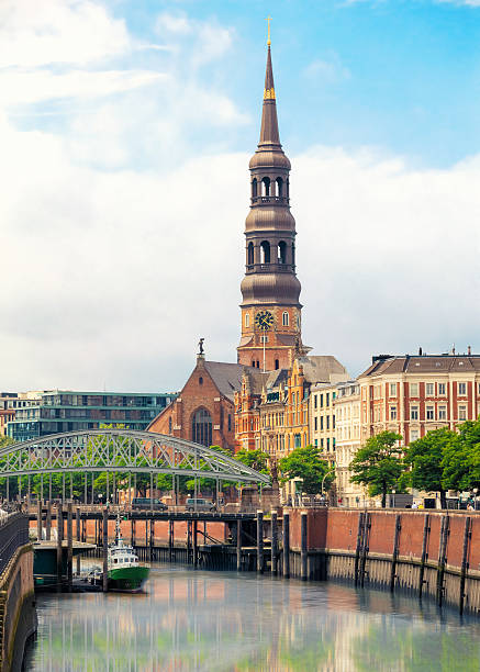 Hamburg Speicherstadt canal with Catherine's church tower, Germany St. Catherine's Church belltower visible over Elbe river Zoll canal, Altstadt, Hamburg hamburg germany stock pictures, royalty-free photos & images