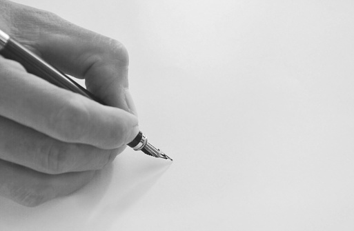 dolma kalem yazma beyaz kagit uzerinde tutan el stok fotograflar belge nin daha fazla resimleri istock