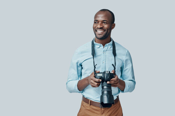 jeune homme africain beau - photographe professionnel photos et images de collection