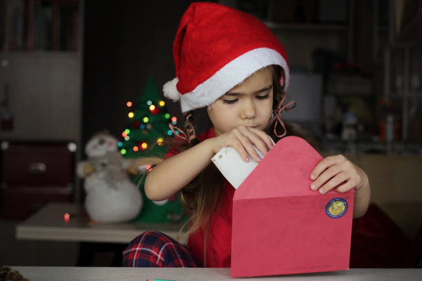 happy christmas concept - a letter to santa claus, christmas gifts imagens e fotografias de stock