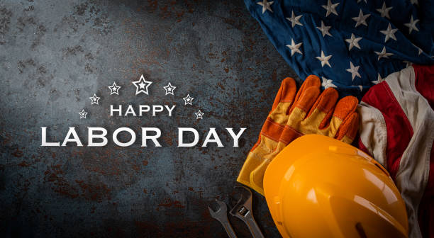 koncepcja happy labor day. amerykańska flaga z różnymi narzędziami konstrukcyjnymi na ciemnym kamiennym tle, z kopiuj miejsce na tekst. - labor day zdjęcia i obrazy z banku zdjęć