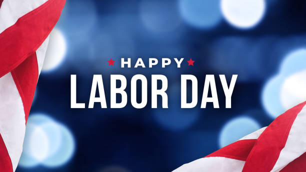 happy labor day holiday typografia z niebieskim bokeh światła tło i patriotyczne flagi amerykańskie - labor day zdjęcia i obrazy z banku zdjęć