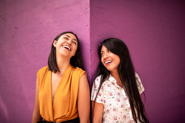 happy moments - friends color background imagens e fotografias de stock