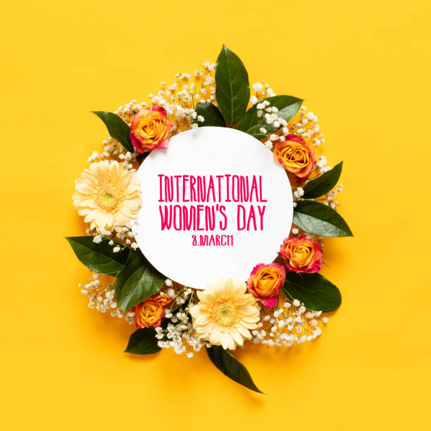 happy women's dag achtergrond. floral flat leg wenskaartsjabloon met mooie diverse bloemen. - womens day stockfoto's en -beelden