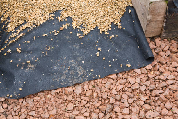 Hard landscaping materials, laying gravel path, UK Hard landscaping materials - aggregate, weed membrane and gravel used to lay a garden path, UK membrane stock pictures, royalty-free photos & images