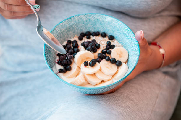 A healthy breakfast of fruit and cereal in a bowl  lepro stock pictures, royalty-free photos & images