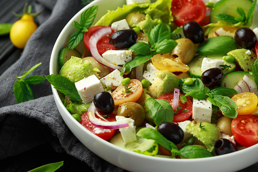 Healthy Low Calories Salad With Lettuce Heirloom Tomatoes Avocado Feta ...