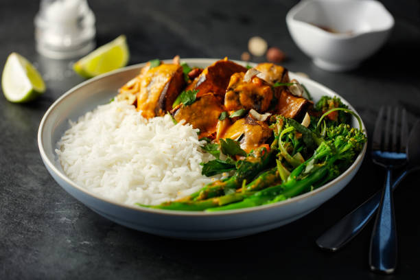 Healthy vegetarian Thai red curry with rice Home made freshness aubergine with broccoli stem Thai red curry with jasmine rice and chopped hazelnuts curry meal stock pictures, royalty-free photos & images