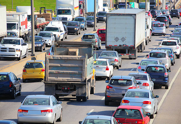 Heavy Traffic on Urban Highway  buzbuzzer quebec city stock pictures, royalty-free photos & images