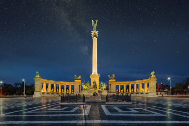 Heroes Square in a Night with Stars Heroes Square is one of the major squares in Budapest, Hungary, noted for its iconic statue complex featuring the Seven Chieftains of the Magyars and other important Hungarian national leaders, as well as the Tomb of the Unknown Soldier. local landmark stock pictures, royalty-free photos & images