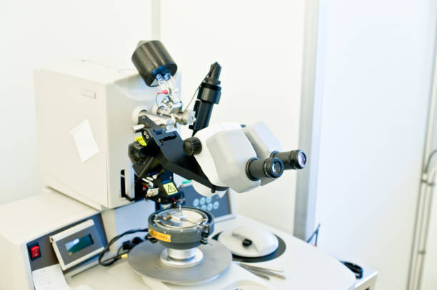 A High Resolution Optical Microscope In A Cleanroom High Resolution Optical Microscope In The Laboratory electron microscope stock pictures, royalty-free photos & images