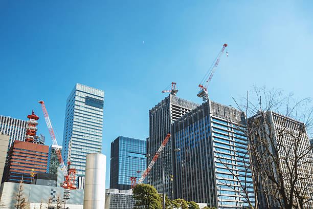 高層ビルの建築、東京で - 大手町 ストックフォトと画像