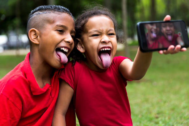 Hispanic siblings taking selfie photos People collecion cute puerto rican girls stock pictures, royalty-free photos & images