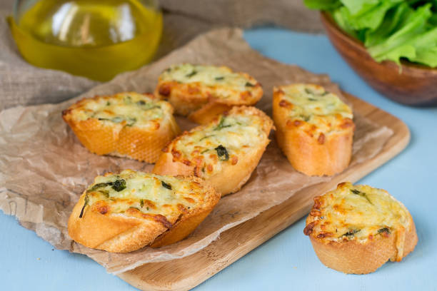 Homemade garlic bread with grated cheese and parsley Homemade garlic toast with grated cheese and parsley garlic bread stock pictures, royalty-free photos & images