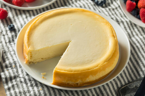 zelfgemaakte new york cheesecake - kwarktaart stockfoto's en -beelden