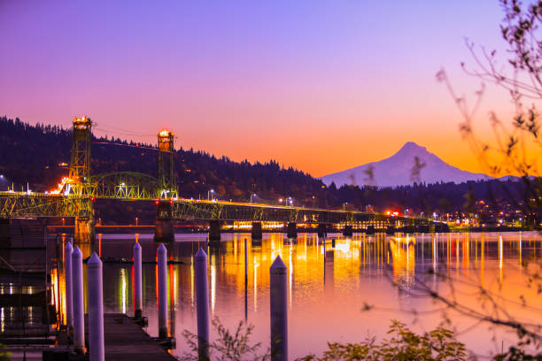 Hood River, Oregon Hood River, Oregon at sunset columbia river gorge stock pictures, royalty-free photos & images