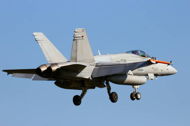 f-18 hornet savaş uçağı - finland nato stok fotoğraflar ve resimler