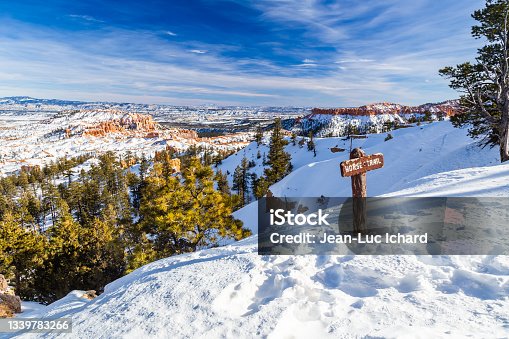istock Horse trail sign post in Bryce Canyon National Park 1339783266
