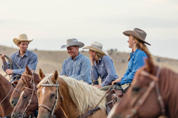 häst ryttare på ranch - smiling earth horse bildbanksfoton och bilder
