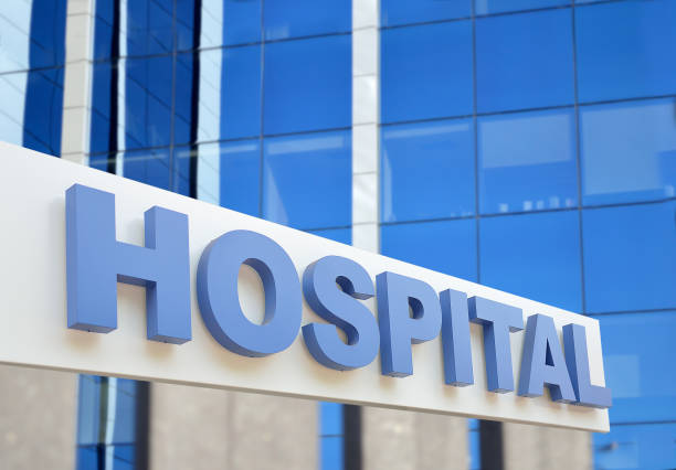 Hospital building outdoor Hospital building sign closeup, with sky reflecting in the glass. 3d rendering entrance sign stock pictures, royalty-free photos & images