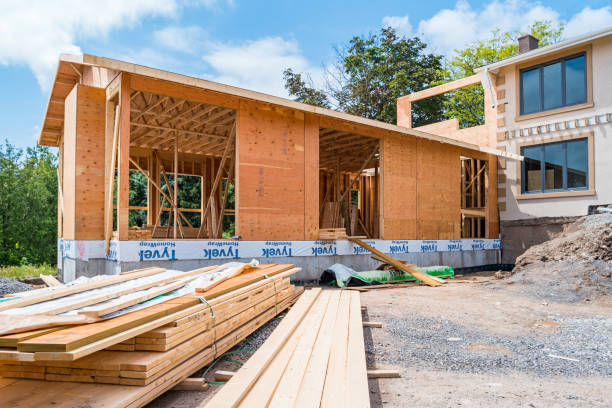 House construction and home addition A new home addition is under construction at a large house. (Please see the last line of the property release for extended dates) home addition stock pictures, royalty-free photos & images