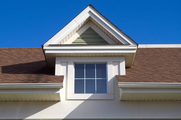 haus fenster oberlicht dach haus architektur aluminium rinne - dachfenster stock-fotos und bilder