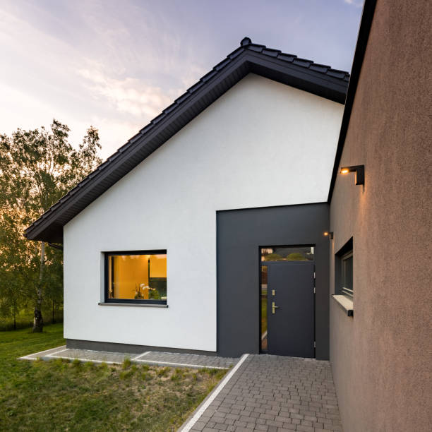 house with entry pathway - family modern house window imagens e fotografias de stock