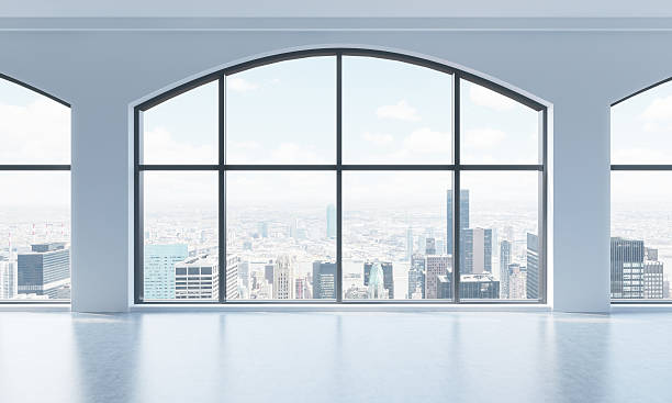enorme panorâmica windows com vista da cidade de nova iorque. - window, inside apartment, new york imagens e fotografias de stock
