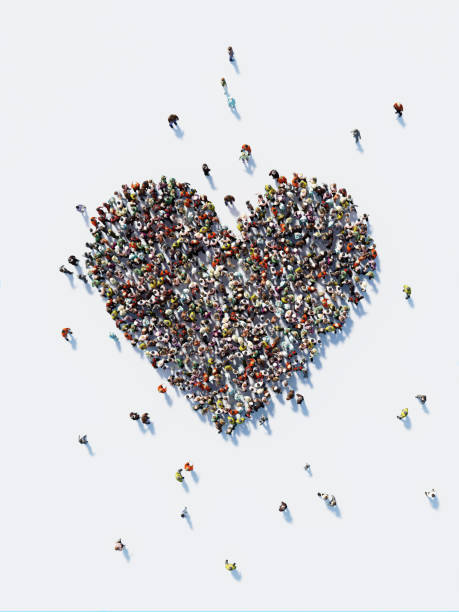 menselijke menigte die een groot hart vormen: liefde en donatie concept - netwerk hart stockfoto's en -beelden