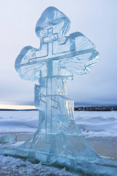 iskors på vintern. trettondagen ortodoxa semester på en plats för is-hål simning - ice bath in natural frozen lake bildbanksfoton och bilder