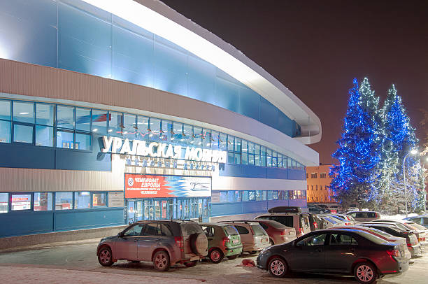 ледовый стадион uralskaya) в челябинск" - lightning стоковые фото и изображения