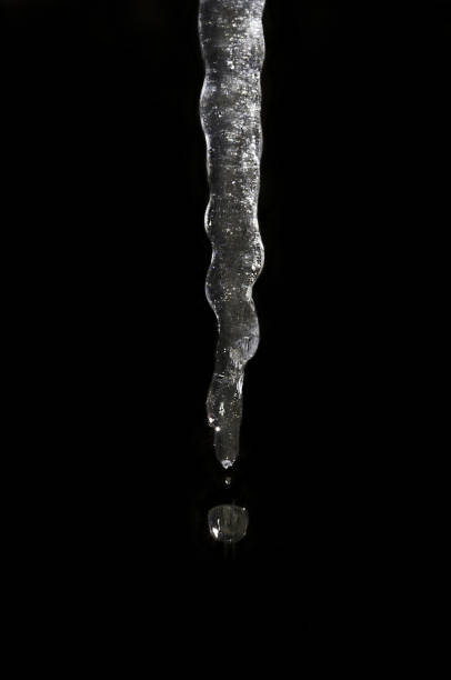 ijsstalattite - stalactiet stockfoto's en -beelden
