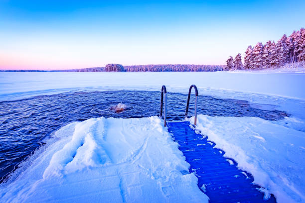 ijs zwemmen plac van kuhmo, finland - ice swimming stockfoto's en -beelden