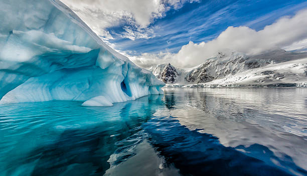iceberg floats in andord bay on graham land, antarctica. - antarctica stockfoto's en -beelden