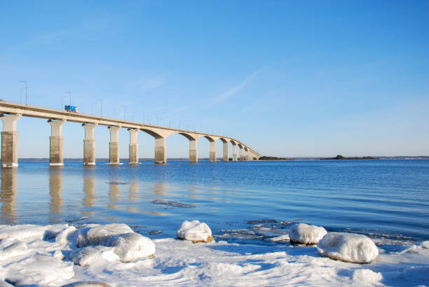 icy coast by the bridge - kalmar bildbanksfoton och bilder