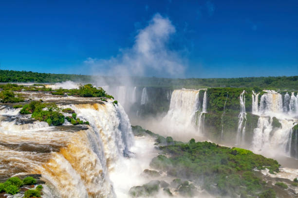 イラストレータと南米のブラジルの国境にイグアスの滝します。 - フォスドイグアス 写真 ストックフォトと画像