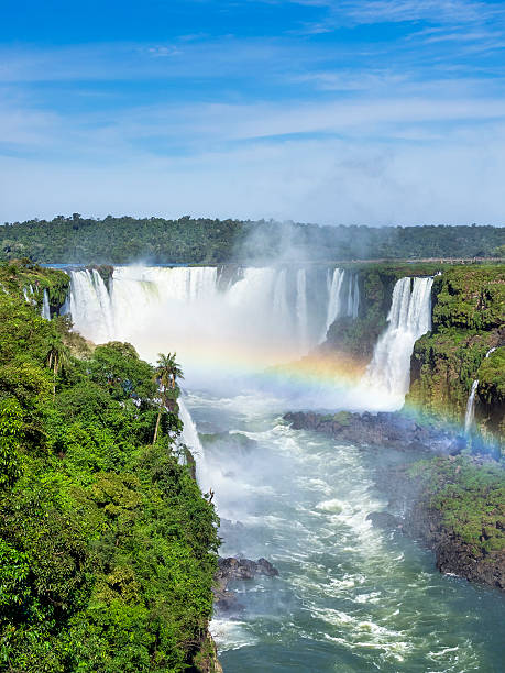 イグアスの滝の国境にブラジルおよびアルゼンチン - フォスドイグアス 写真 ストックフォトと画像