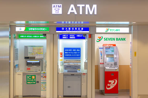 日本のatmは、大阪の駅で自動マネーテラーマシンパーソナルベーキングサービスを提供しています。2019年1月18日 - atm　日本 ストックフォトと画像