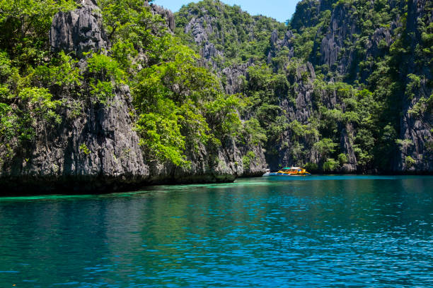In order to see the lagoons, small islands, cliffs and many natural beauties on the island of Palawan, you need to take tours with private boats. In order to see the lagoons, small islands, cliffs and many natural beauties on the island of Palawan, you need to take tours with private boats.You can see great destinations on these tours. asian beauties stock pictures, royalty-free photos & images