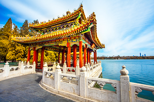 En El Parque De Beihai En Beijing China Foto de stock y más banco de  imágenes de Pekín - iStock