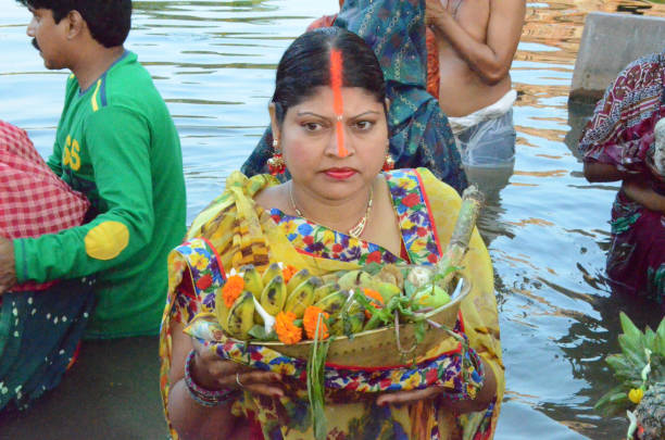 Indian women waiting for sunrise on the occasion of chhath puja festival Indian women waiting for sunrise on the occasion of chhath puja festival. Chhath is a Hindu festival celebrated each year by the people very eagerly. This is very antique festival of the Hindu religion dedicated to the God of energy, also known as Dala Chhath chhath stock pictures, royalty-free photos & images
