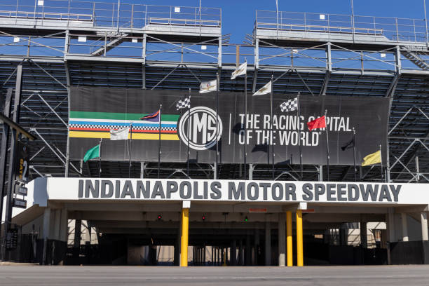 indianapolis motor speedway gate two entrance. hosting the indy 500 and brickyard 400, ims is the racing capital of the world. - indy 500 bildbanksfoton och bilder